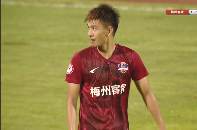  那不勒斯锋霸帽子戏法  